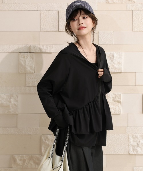 TeddyShop(テディショップ)の「【UVカット率99%/接触・急速冷感/フード・サムホール付き】きれいめなのに紫外線対策OK。ふわっと超軽量。長袖ティアードフリルラッシュガードパーカー(パーカー・レディース・ベージュ系その他/クリーム/ブラック/カーキ・LL/M/L/S)」の5枚目の写真