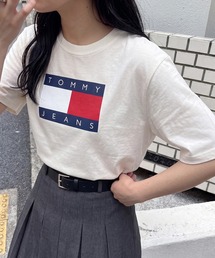 【TOMMY HILFIGER】TOMMY JEANS FLAG TEE REGULAR FIT DW22562