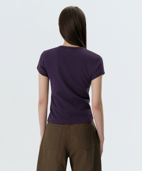 MUSINSA STANDARD WOMAN（ムシンサスタンダードウーマン）の「ウィメンズスリムクルーネックTシャツ[ダークパープル]（Tシャツ/カットソー・レディース・その他・SMALL/MEDIUM/LARGE/X-SMALL）」の4枚目の写真
