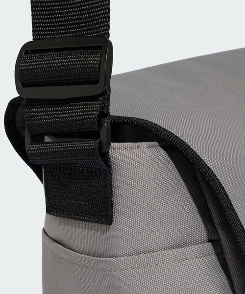 adidas(アディダス)の「トーキョー メッセンジャーバッグ / アディダスオリジナルス adidas Originals(ショルダーバッグ・メンズ・ブラウン・FREE)」の6枚目の写真