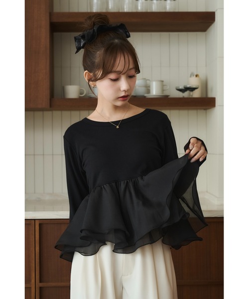 moi tytto(モイテュット)の「ボリュームフリル付きカットソー(Tシャツ/カットソー・レディース・ブラック/アイボリー・FREE)」の2枚目の写真