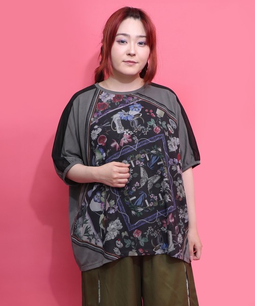 iS ScoLar(イズスカラー)の「562257:スカーフ柄アップリケプルオーバー(Tシャツ/カットソー・レディース・アイボリー/ブラック/チャコールグレー・M)」の3枚目の写真