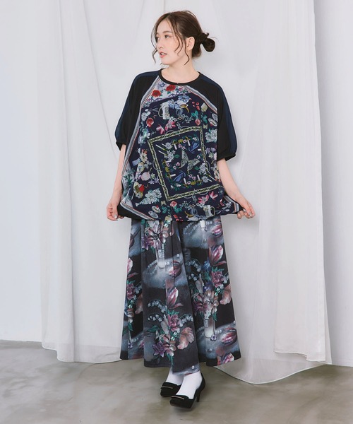 iS ScoLar(イズスカラー)の「562257:スカーフ柄アップリケプルオーバー(Tシャツ/カットソー・レディース・アイボリー/ブラック/チャコールグレー・M)」の4枚目の写真