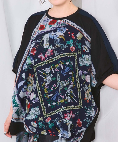 iS ScoLar(イズスカラー)の「562257:スカーフ柄アップリケプルオーバー(Tシャツ/カットソー・レディース・アイボリー/ブラック/チャコールグレー・M)」の7枚目の写真