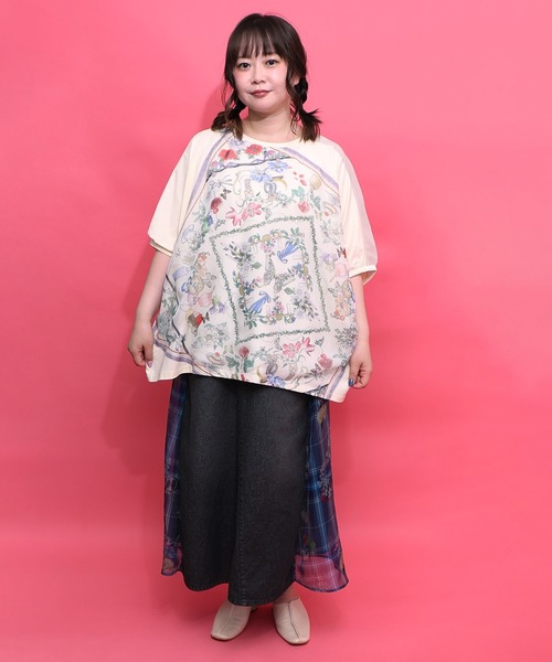 iS ScoLar(イズスカラー)の「562257:スカーフ柄アップリケプルオーバー(Tシャツ/カットソー・レディース・アイボリー/ブラック/チャコールグレー・M)」の8枚目の写真