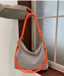 カラフルロープがアクセント!軽やかに持てるトレンドライクなショルダーバッグ