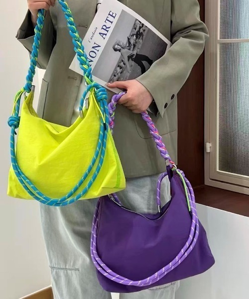 LETee(レティー)の「カラフルロープがアクセント!軽やかに持てるトレンドライクなショルダーバッグ(ショルダーバッグ・レディース・ブラック/レッド/グレー/パープル/グリーン/アイボリー・FREE)」の11枚目の写真