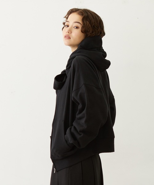 MILKFED.（ミルクフェド）の「BIG RIBBON SWEAT ZIP HOODIE（パーカー・レディース・レッド/ブラック/オフホワイト・ONE SIZE）」の4枚目の写真