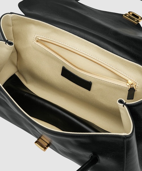 MARNI（マルニ）の「SHOULDER EAST WEST / カーフレザーバッグ（ショルダーバッグ・レディース・キャメル/ブラック・ONE SIZE）」の6枚目の写真