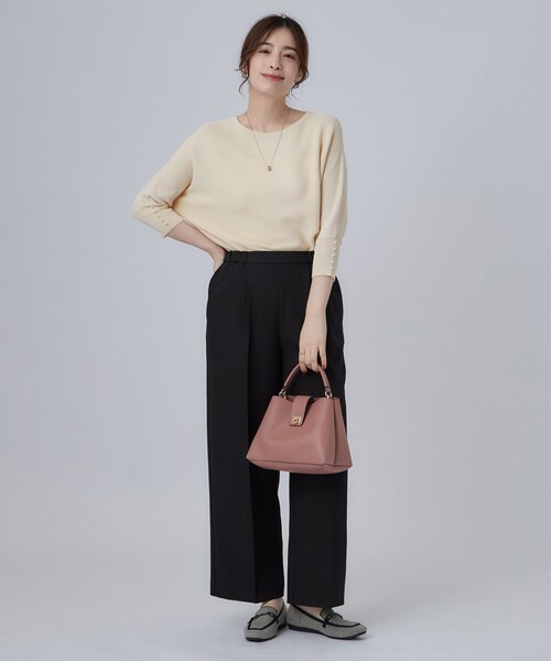 SHOO・LA・RUE(シューラルー)の「【毛玉になりにくい】パール調ボタンが女性らしさをプラス ガーター切替 7分袖ドルマンニット(ニット/セーター・レディース・アイボリー/ダークブラウン/ブルー系その他・00)」の6枚目の写真