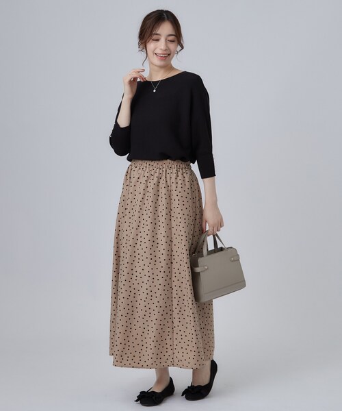 SHOO・LA・RUE(シューラルー)の「【毛玉になりにくい】パール調ボタンが女性らしさをプラス ガーター切替 7分袖ドルマンニット(ニット/セーター・レディース・アイボリー/ダークブラウン/ブルー系その他・00)」の10枚目の写真