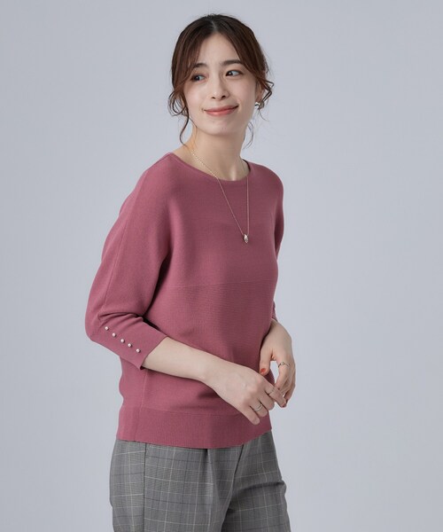 SHOO・LA・RUE(シューラルー)の「【毛玉になりにくい】パール調ボタンが女性らしさをプラス ガーター切替 7分袖ドルマンニット(ニット/セーター・レディース・アイボリー/ダークブラウン/ブルー系その他・00)」の20枚目の写真