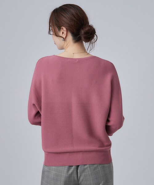 SHOO・LA・RUE(シューラルー)の「【毛玉になりにくい】パール調ボタンが女性らしさをプラス ガーター切替 7分袖ドルマンニット(ニット/セーター・レディース・アイボリー/ダークブラウン/ブルー系その他・00)」の21枚目の写真