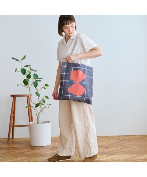 Belle Maison(ベルメゾン)の「【iloi】北欧スタイルのコットントートバッグ(トートバッグ・レディース・グリーン/グレー/ピンク/チャコール・-)」の19枚目の写真