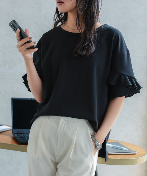 KOBE LETTUCE（コウベレタス）の「[ オフィスカジュアル ]シワになりにくいストレッチ袖フリルカットトップス（シャツ/ブラウス・レディース・オフホワイト/ブラック/ネイビー・M）」の3枚目の写真