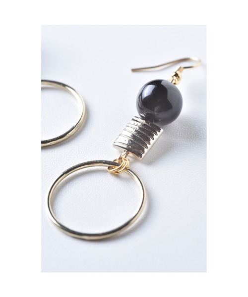 tone（トーン）の「【Astyle】black×goldステンレスピアス(MA)（ピアス（両耳用）・レディース・ゴールド・FREE）」の2枚目の写真