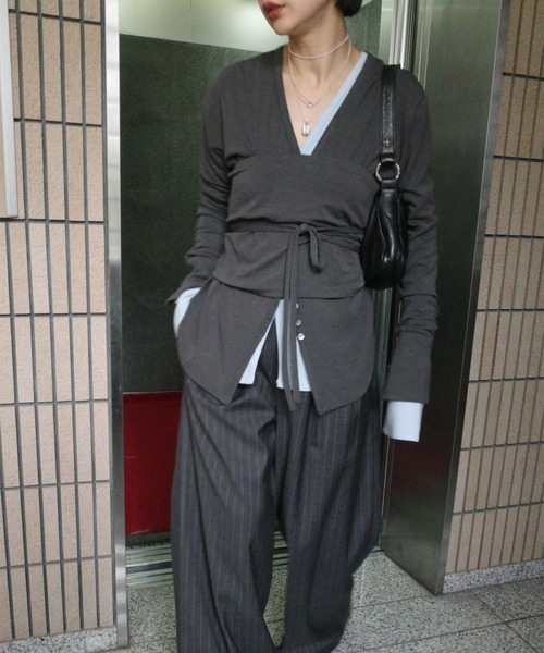 Ameri（アメリ）の「RELAX CUT TOP WITH 2WAY BARE TOP（Tシャツ/カットソー・レディース・アイボリー/スミクロ/ライトブルー・FREE）」の4枚目の写真