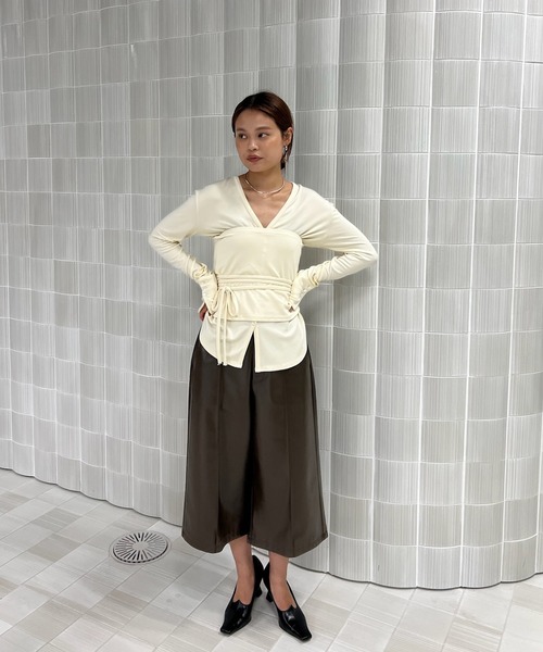 Ameri（アメリ）の「RELAX CUT TOP WITH 2WAY BARE TOP（Tシャツ/カットソー・レディース・アイボリー/スミクロ/ライトブルー・FREE）」の10枚目の写真