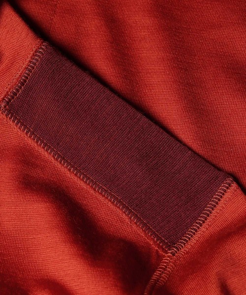 Paul Smith(ポールスミス)の「ウィメンズウィメンズ ウール ハイネック 長袖トップス / 265324 J297(Tシャツ/カットソー・レディース・ブラック/レッド・MEDIUM)」の4枚目の写真
