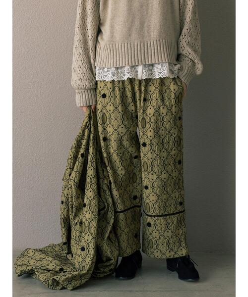 TSUHARU by Samansa Mos2(ツハルバイサマンサモスモス)の「【Embroidery collection】総刺繍パンツ(その他パンツ・レディース・チャコールグレー/グリーン系その他・F)」の2枚目の写真