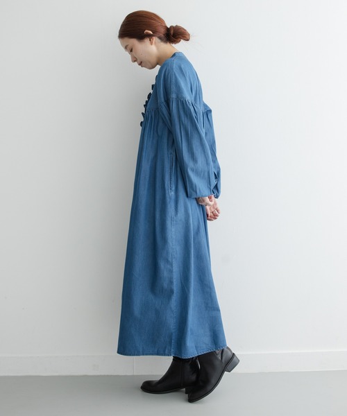 URBAN RESEARCH Sonny Label(アーバンリサーチサニーレーベル)の「デニムフリルワンピース(ワンピース・レディース・インディゴブルー/ライトインディゴブルー・FREE)」の9枚目の写真