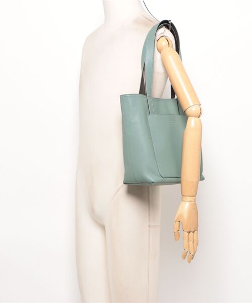MARGARET HOWELL idea（マーガレット・ハウエルアイデア）の「MARGARET HOWELL idea(マーガレット・ハウエル アイデア)　コルビィ　トート小（トートバッグ・レディース・ブルー/ブラック/ライトグレー・FREE）」の6枚目の写真