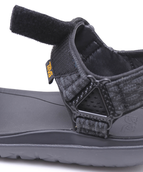 Teva(テバ)の「TEVA(テバ) / ストラップサンダル TERRA-FLOAT UNIVERSAL / 1009812(サンダル・メンズ・ブラック/チャコールグレー・10/8/9/ 9)」の5枚目の写真