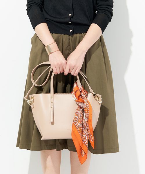 VIS（ビス）の「【MORE10月号掲載】【2WAY】ボンディング船型トートバッグ（トートバッグ・レディース・ブラック/ベージュ/ネイビー・FREE）」の2枚目の写真