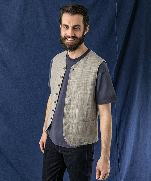 WORK NOT WORK URBAN RESEARCH（ワークノットワークアーバンリサーチ）の「WORK NOT WORK　ストライプリネンノーカラーベスト（ベスト・メンズ・ナチュラル/ブルー・LARGE/MEDIUM/SMALL）」の2枚目の写真