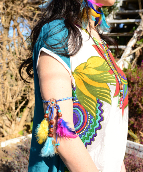 チャイハネ（チャイハネ）の「【チャイハネ】フェザーヒッピーアームレット（ブレスレット・レディース・ナチュラル/カラフル・FREE）」の7枚目の写真