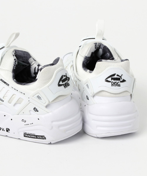 PUMA × GRAPHERSROCK（プーマ × グラファーズロック）の「DISC BLAZE LEATHER BY GR（スニーカー・メンズ・ホワイト/グレー・22.5cm/23.0cm/23.5cm/24.0cm/24.5cm/25.0cm/25.5cm/26.0cm/26.5cm/27.0cm/27.5cm/28.0cm/28.5cm/31cm/30.0cm/29.0cm）」の6枚目の写真