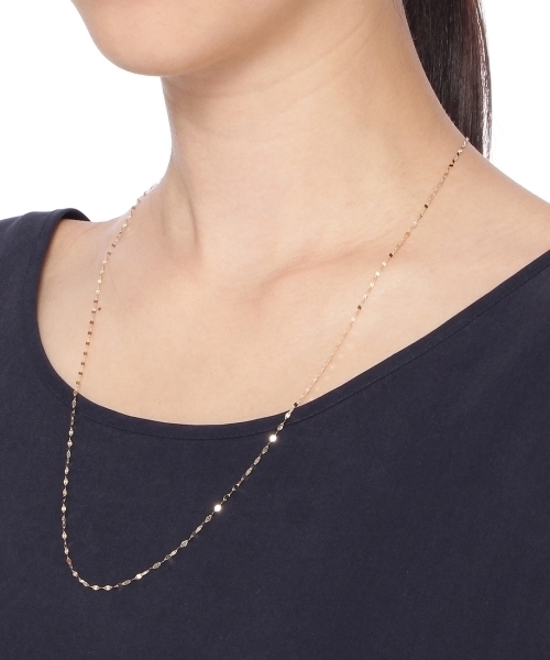 COCOSHNIK（ココシュニック）の「K18フラワークロスチェーン