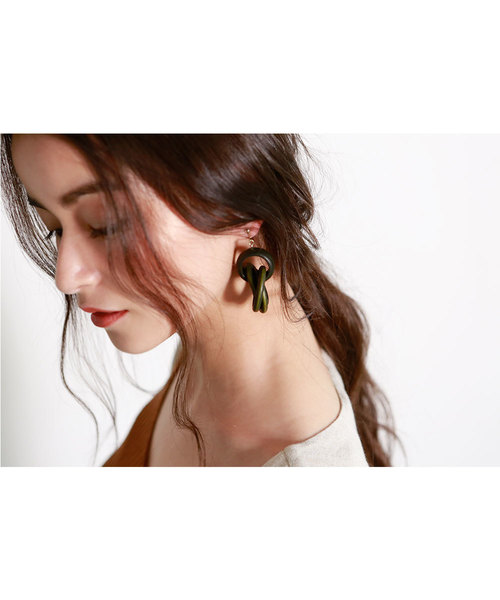 marjour（マージュール）の「INFINITY WOOD PIERCE(EARRING)（ピアス（両耳用）・レディース・カーキ/マスタード/イエロー系その他/グリーン系その他・ﾌﾘ-）」の12枚目の写真