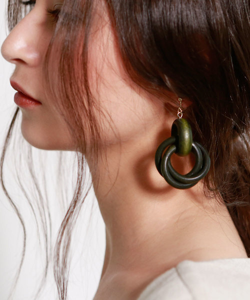 marjour（マージュール）の「INFINITY WOOD PIERCE(EARRING)（ピアス（両耳用）・レディース・カーキ/マスタード/イエロー系その他/グリーン系その他・ﾌﾘ-）」の14枚目の写真