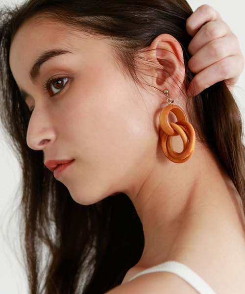 marjour（マージュール）の「INFINITY WOOD PIERCE(EARRING)（ピアス（両耳用）・レディース・カーキ/マスタード/イエロー系その他/グリーン系その他・ﾌﾘ-）」の15枚目の写真