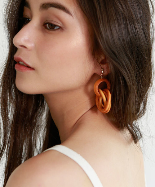 marjour（マージュール）の「INFINITY WOOD PIERCE(EARRING)（ピアス（両耳用）・レディース・カーキ/マスタード/イエロー系その他/グリーン系その他・ﾌﾘ-）」の17枚目の写真