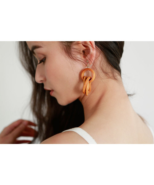 marjour（マージュール）の「INFINITY WOOD PIERCE(EARRING)（ピアス（両耳用）・レディース・カーキ/マスタード/イエロー系その他/グリーン系その他・ﾌﾘ-）」の18枚目の写真