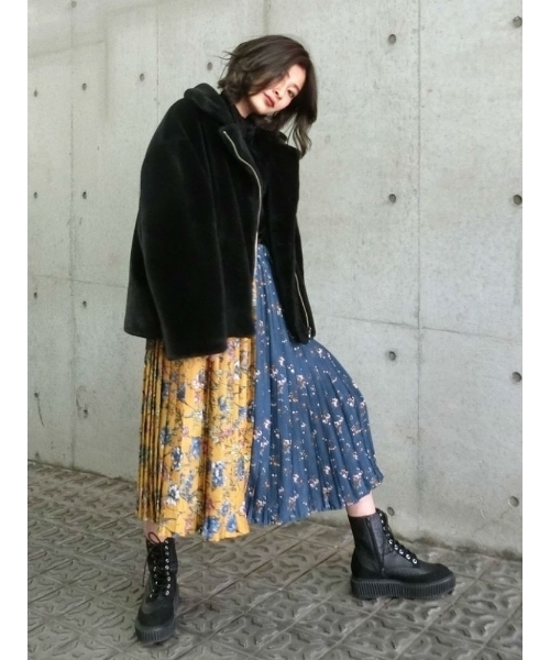 EVRIS（エヴリス）の「プリーツFLOWERコンビミディースカート（スカート・レディース・ネイビー/ボルドー/マスタード・FREE）」の4枚目の写真