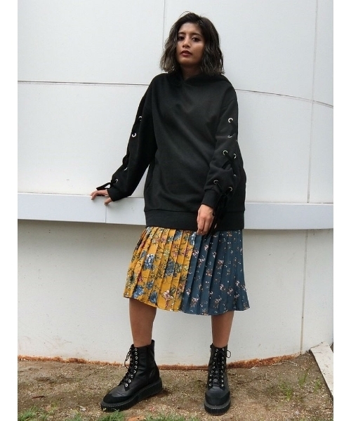 EVRIS（エヴリス）の「プリーツFLOWERコンビミディースカート（スカート・レディース・ネイビー/ボルドー/マスタード・FREE）」の5枚目の写真