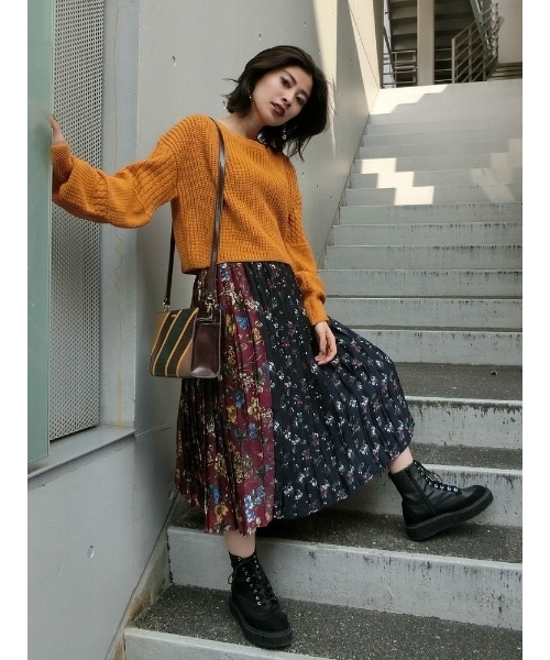 EVRIS（エヴリス）の「プリーツFLOWERコンビミディースカート（スカート・レディース・ネイビー/ボルドー/マスタード・FREE）」の7枚目の写真