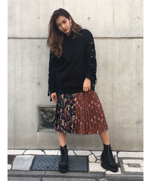 EVRIS（エヴリス）の「プリーツFLOWERコンビミディースカート（スカート・レディース・ネイビー/ボルドー/マスタード・FREE）」の16枚目の写真