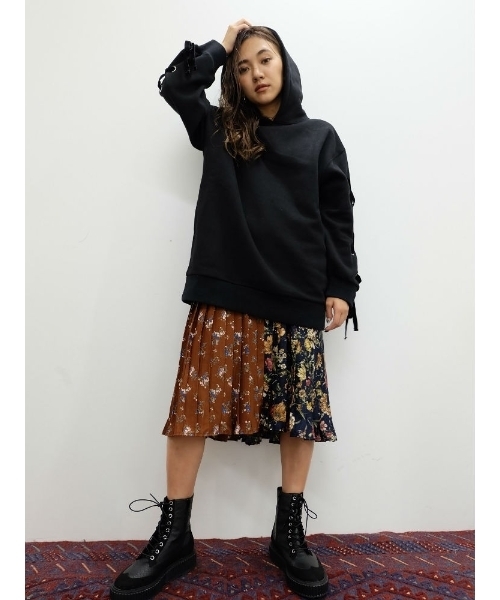 EVRIS（エヴリス）の「プリーツFLOWERコンビミディースカート（スカート・レディース・ネイビー/ボルドー/マスタード・FREE）」の13枚目の写真