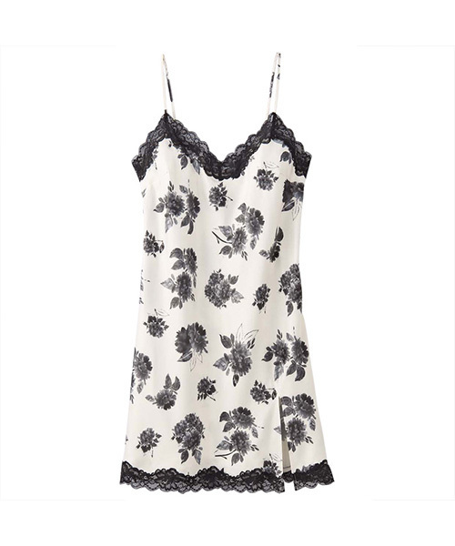 Lingerie by GeeRA（ランジェリーバイジーラ）の「静電防止サテンスリップ／レギュラー丈（その他アンダーウェア/インナー・レディース・ブラック/オフホワイト/ブラック系その他/ネイビー/ピンク/ライトブルー/シャンパン/グレイッシュブルー/ワイン/グリーン/ダークネイビー/スモークピンク/ホワイト系その他・LARGE/X-LARGE/MEDIUM/SMALL）」の5枚目の写真