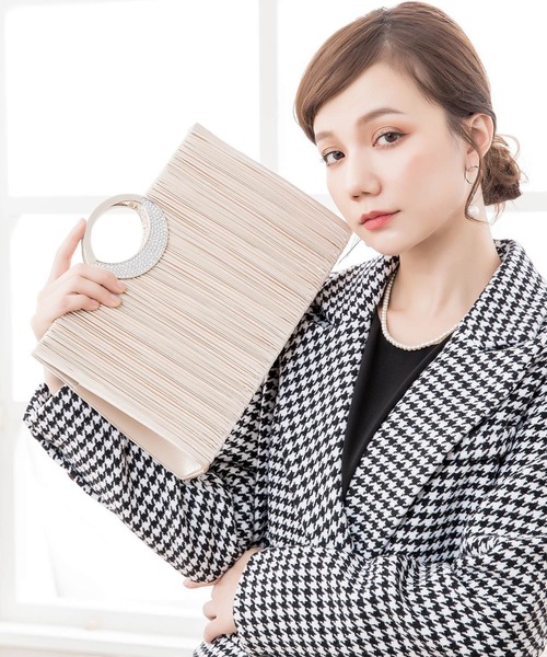 DRESS STAR(ドレス スター)の「ビジューラディアルサテンプリーツパーティークラッチバッグ(クラッチバッグ・レディース・ブラック/ダークブラウン/シャンパン/シルバー・フリー)」の19枚目の写真