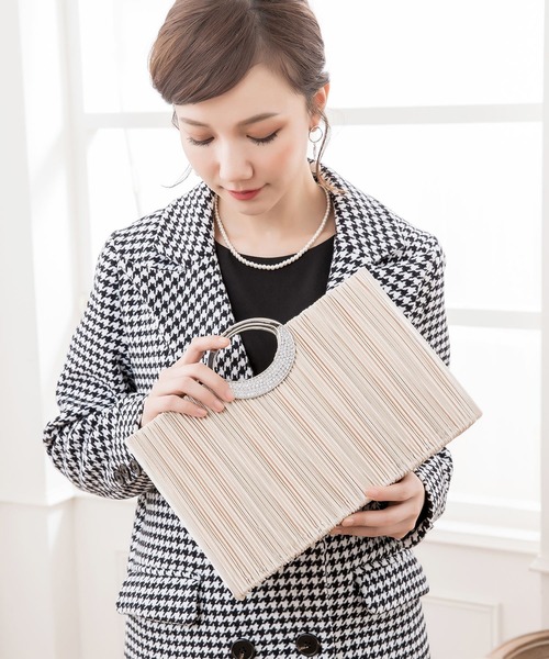 DRESS STAR(ドレス スター)の「ビジューラディアルサテンプリーツパーティークラッチバッグ(クラッチバッグ・レディース・ブラック/ダークブラウン/シャンパン/シルバー・フリー)」の18枚目の写真