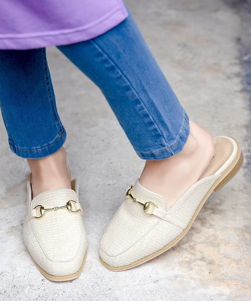 KOBE LETTUCE(コウベレタス)の「ビット付きスクエアトゥバブーシュローファーシューズ(サンダル・レディース・ホワイト系その他/ベージュ系その他/ホワイト/ブラック/ブラウン系その他/ブラック系その他/グレイッシュベージュ/ブラウン系その他2/ブラック系その他2/ホワイト系その他2/ベージュ系その他2・L/LL/M/S)」の1枚目の写真