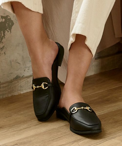 KOBE LETTUCE(コウベレタス)の「ビット付きスクエアトゥバブーシュローファーシューズ(サンダル・レディース・ホワイト系その他/ベージュ系その他/ホワイト/ブラック/ブラウン系その他/ブラック系その他/グレイッシュベージュ/ブラウン系その他2/ブラック系その他2/ホワイト系その他2/ベージュ系その他2・L/LL/M/S)」の5枚目の写真