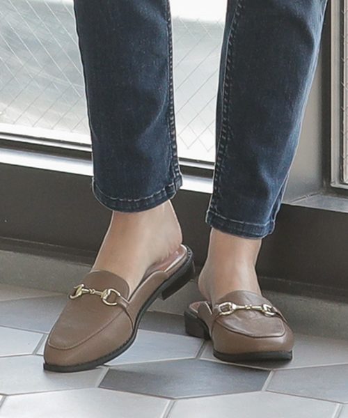 KOBE LETTUCE(コウベレタス)の「ビット付きスクエアトゥバブーシュローファーシューズ(サンダル・レディース・ホワイト系その他/ベージュ系その他/ホワイト/ブラック/ブラウン系その他/ブラック系その他/グレイッシュベージュ/ブラウン系その他2/ブラック系その他2/ホワイト系その他2/ベージュ系その他2・L/LL/M/S)」の10枚目の写真