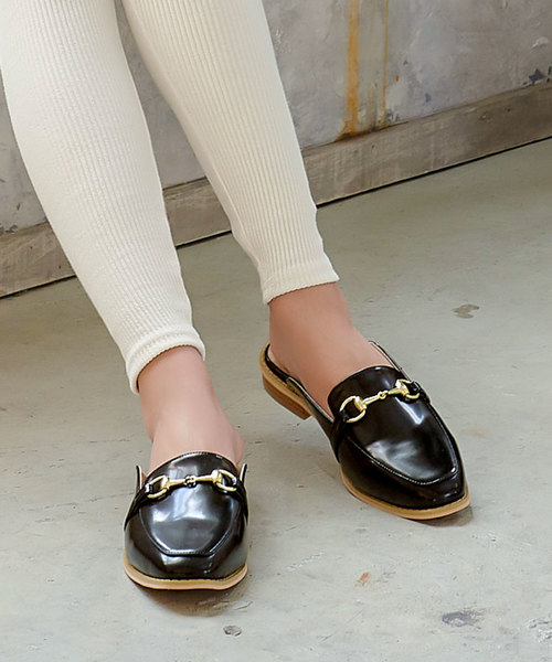 KOBE LETTUCE(コウベレタス)の「ビット付きスクエアトゥバブーシュローファーシューズ(サンダル・レディース・ホワイト系その他/ベージュ系その他/ホワイト/ブラック/ブラウン系その他/ブラック系その他/グレイッシュベージュ/ブラウン系その他2/ブラック系その他2/ホワイト系その他2/ベージュ系その他2・L/LL/M/S)」の4枚目の写真