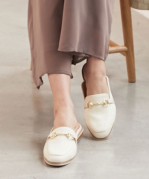 KOBE LETTUCE(コウベレタス)の「ビット付きスクエアトゥバブーシュローファーシューズ(サンダル・レディース・ホワイト系その他/ベージュ系その他/ホワイト/ブラック/ブラウン系その他/ブラック系その他/グレイッシュベージュ/ブラウン系その他2/ブラック系その他2/ホワイト系その他2/ベージュ系その他2・L/LL/M/S)」の19枚目の写真